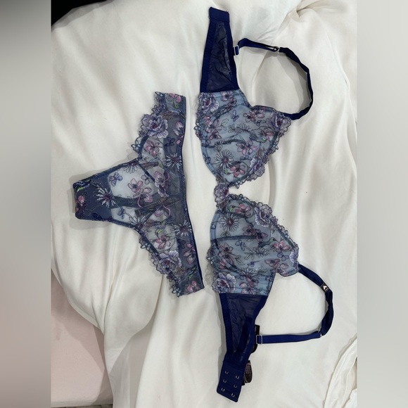 Victoria’s Secret limited edition set - Picture 1 of 2
